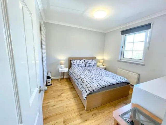 Habitación en casa particular Double Room With Private Bathroom And Parking In 2 Bedroom Shared Flat Edimburgo Reino Unido