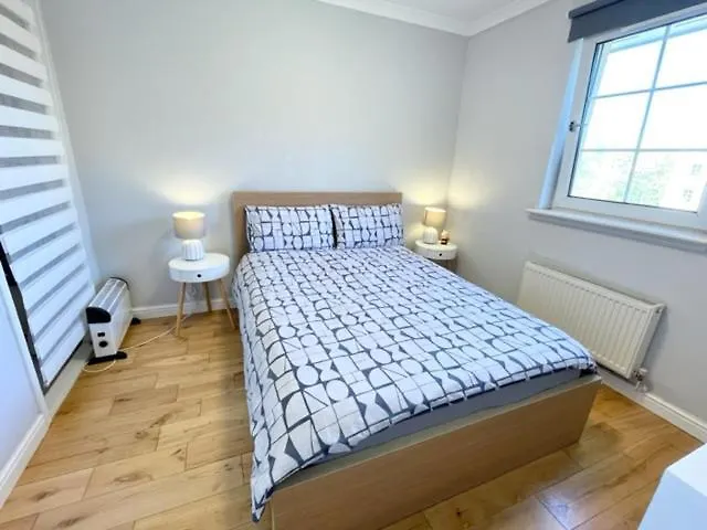 Habitación en casa particular Double Room With Private Bathroom And Parking In 2 Bedroom Shared Flat Edimburgo